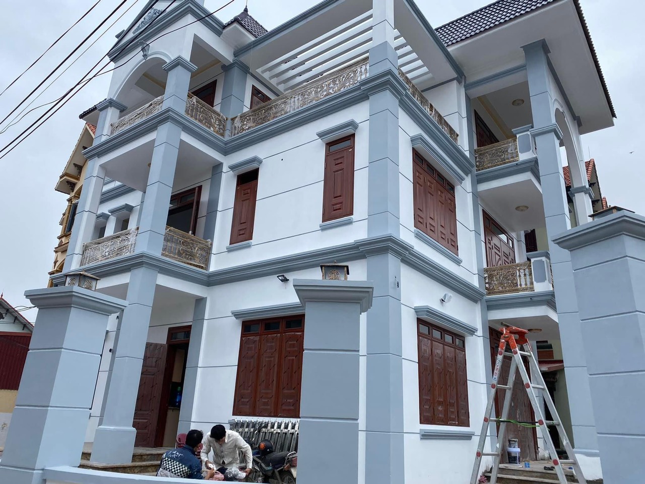 Cửa thép vân gỗ có tốt không - ứng dụng công trình