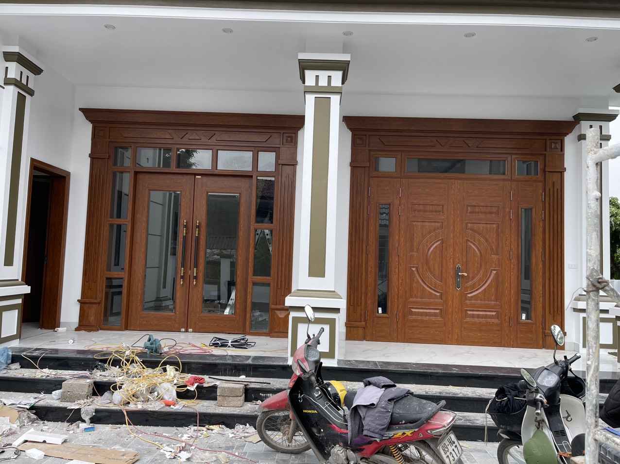 Giá cửa thép vân gỗ tại Bình Tân - mẫu cửa 4 cánh chính Luxury