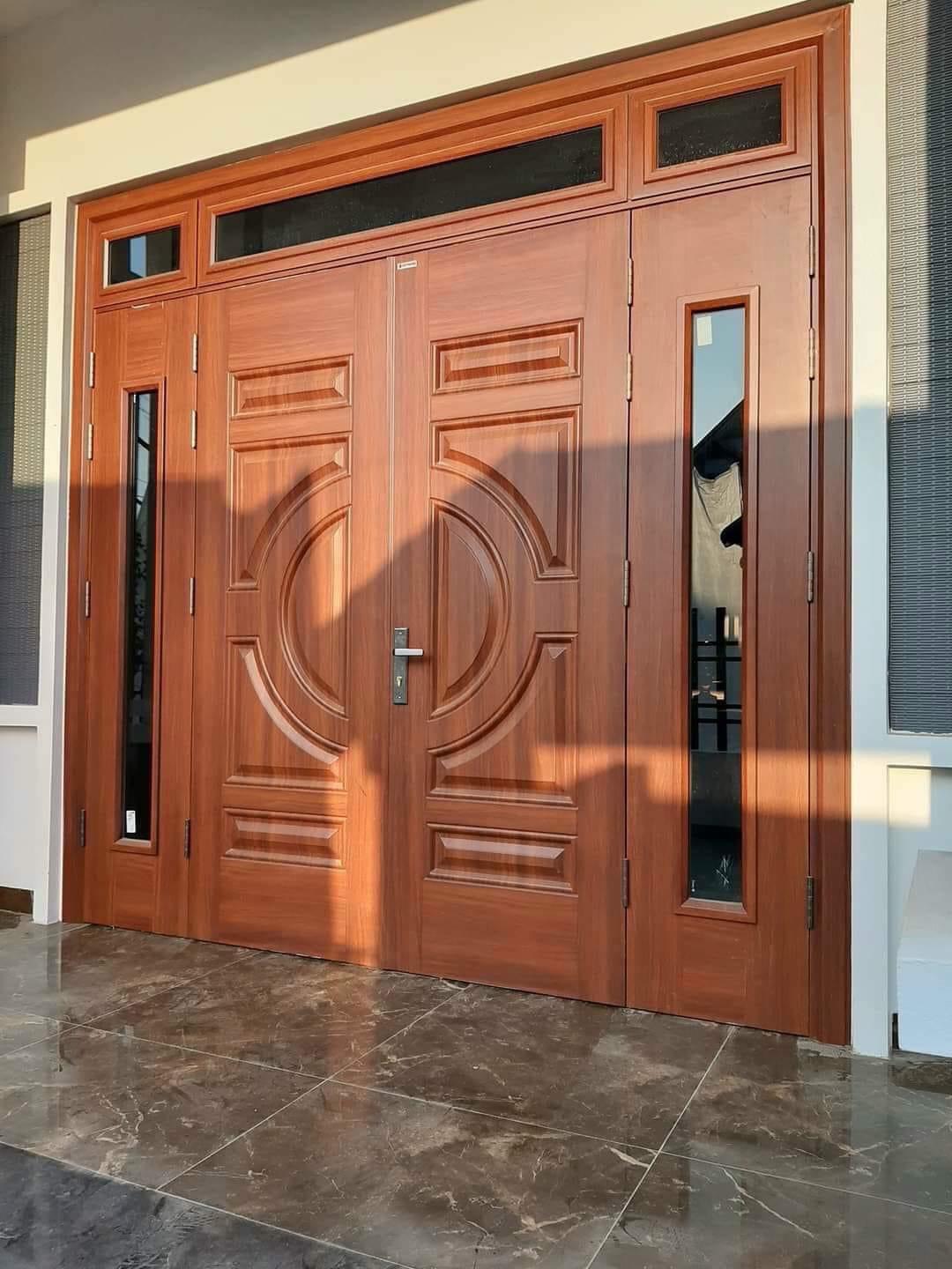 Giá cửa thép vân gỗ tại Dĩ An T6/2026 - Kotdoor 10 Giá cửa thép vân gỗ tại Dĩ An - mẫu cửa 4 cánh lệch
