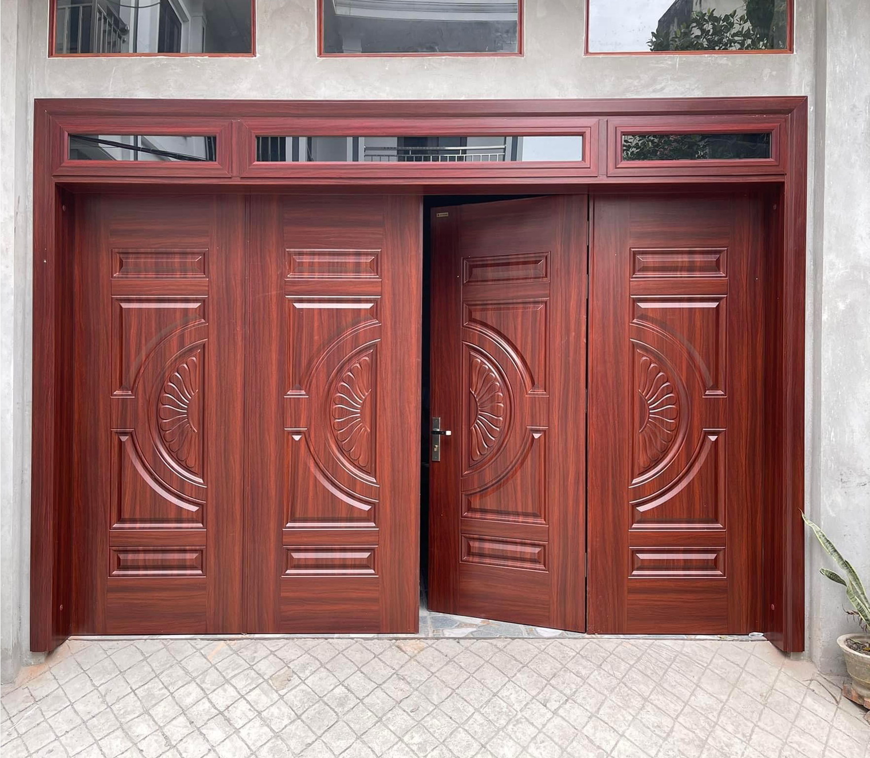 Mẫu cửa 4 cánh - Giá cửa thép vân gỗ tại quận 12