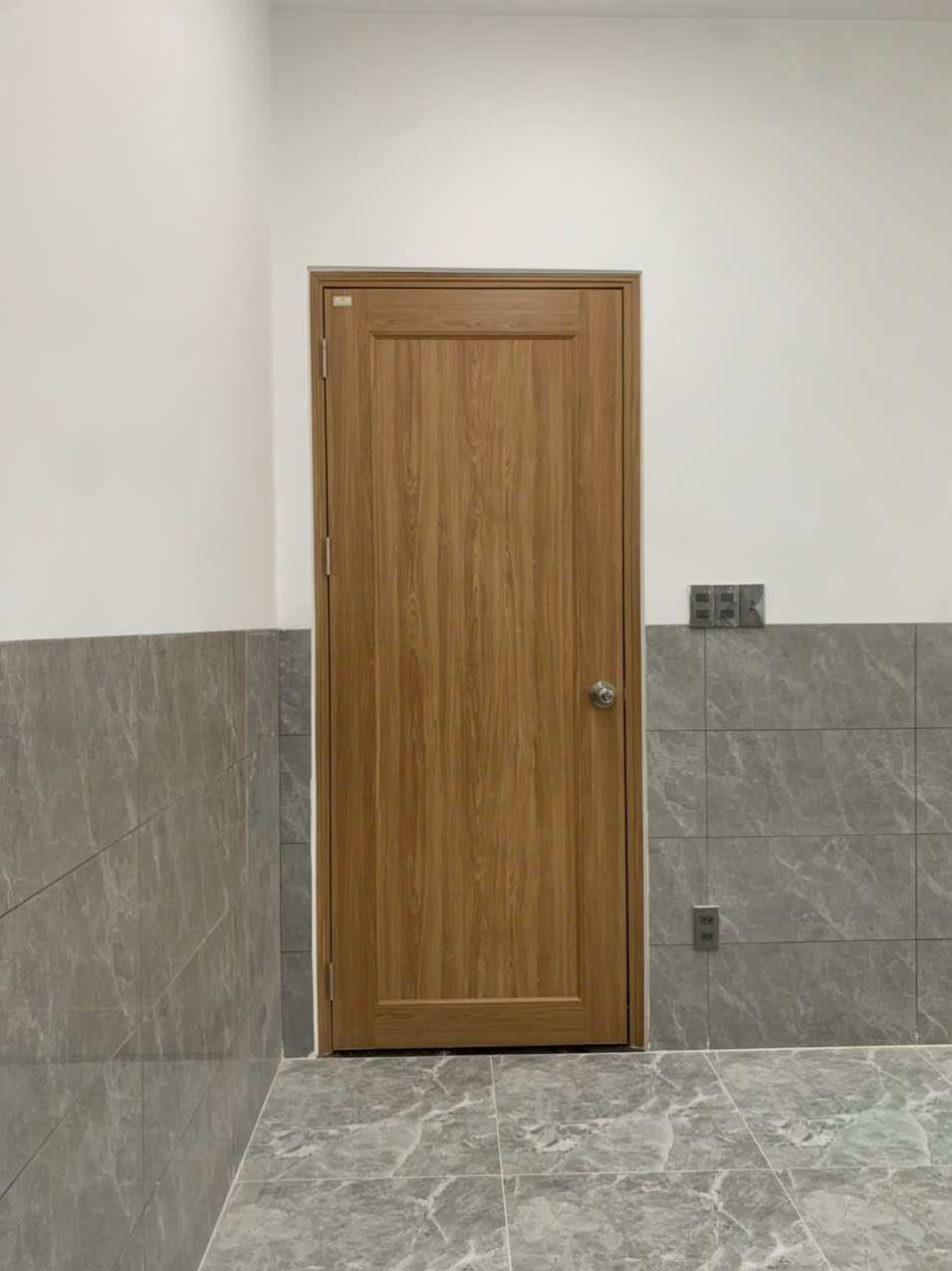 cửa nhựa giả gỗ giá rẻ