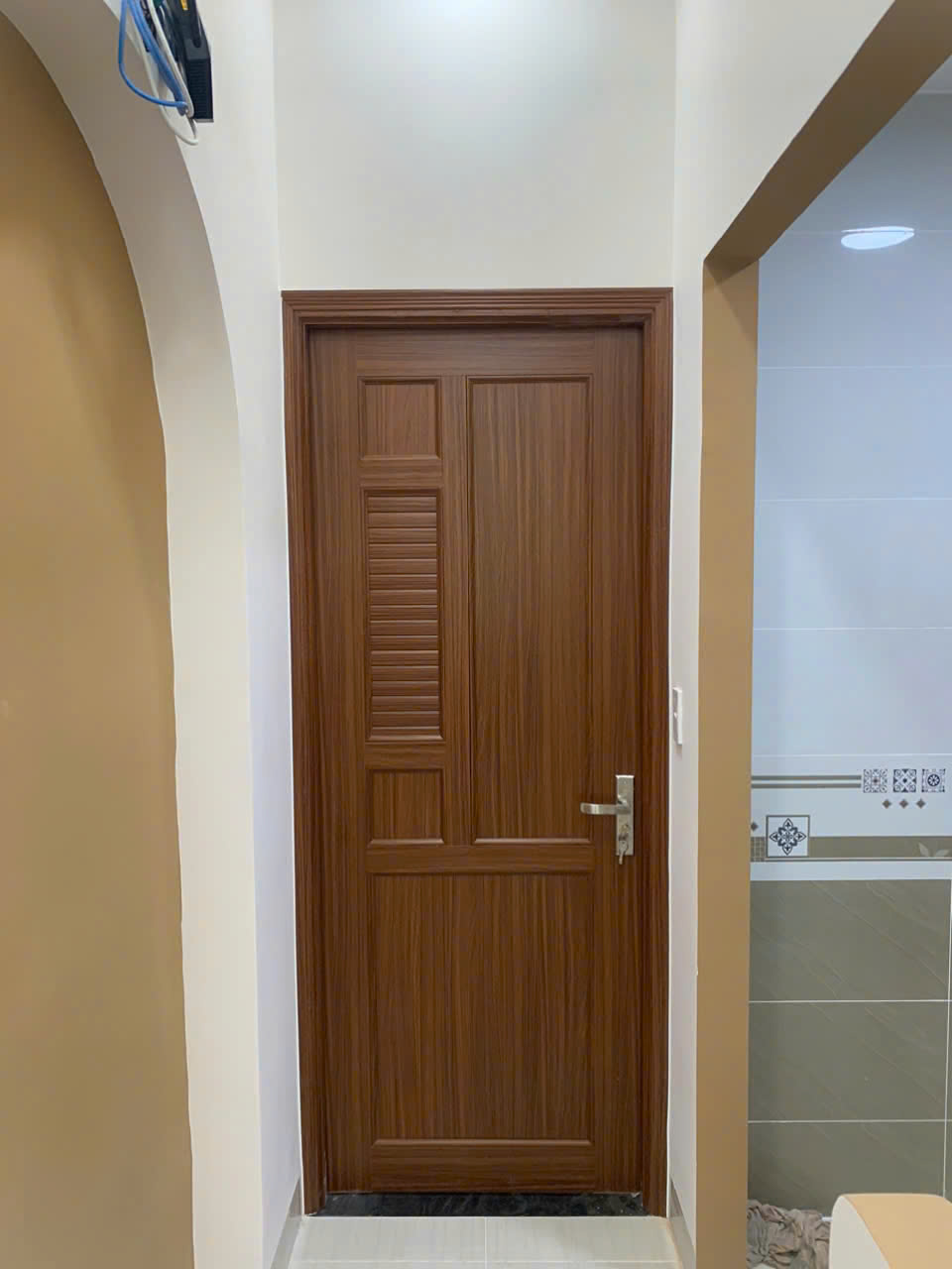 cửa nhựa giả gỗ giá rẻ